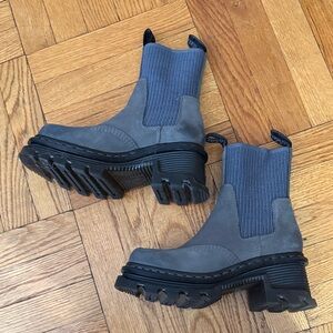 Doc Martens platform Chelsea boot